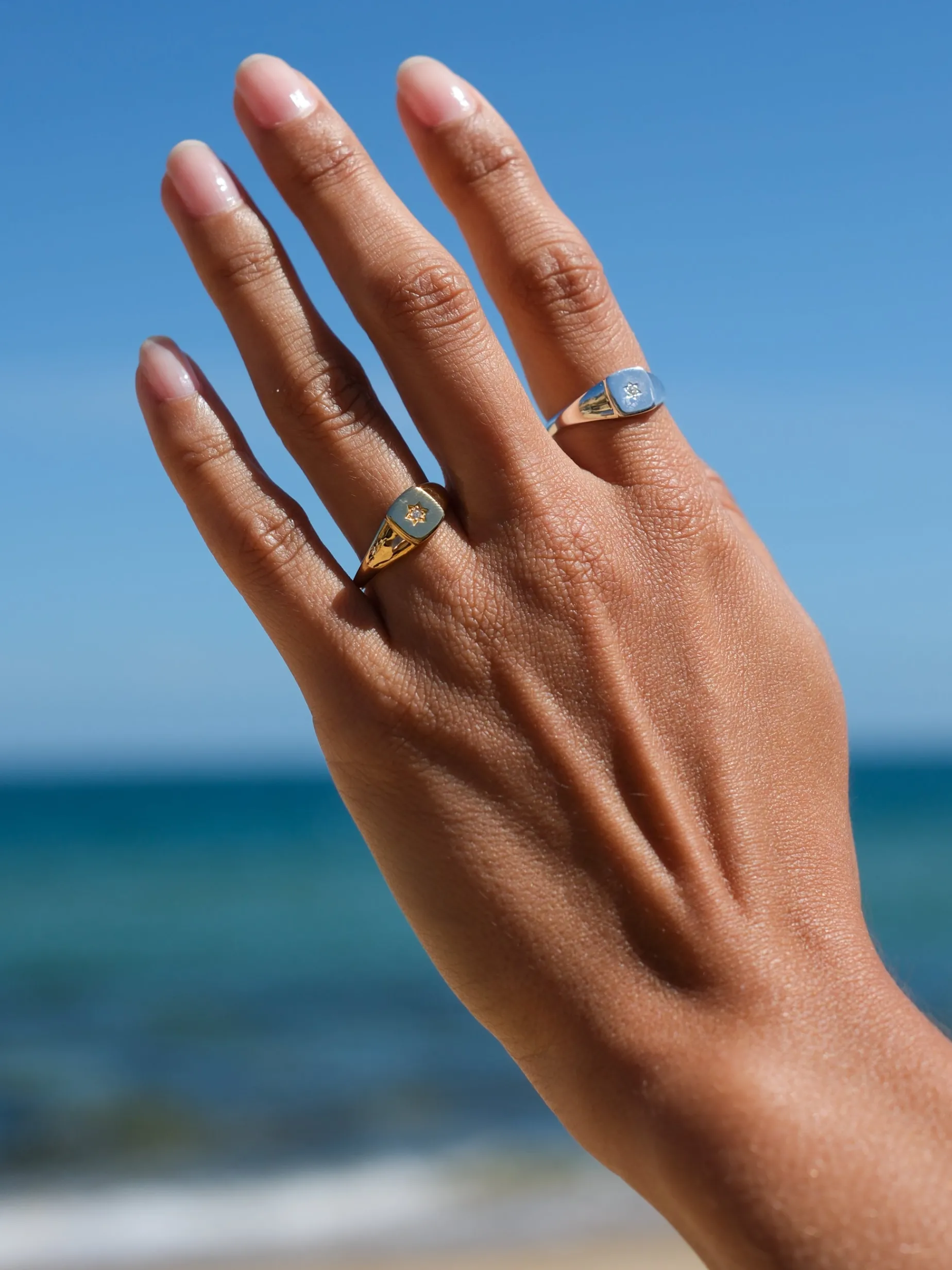 Kiss Kiss signet ring