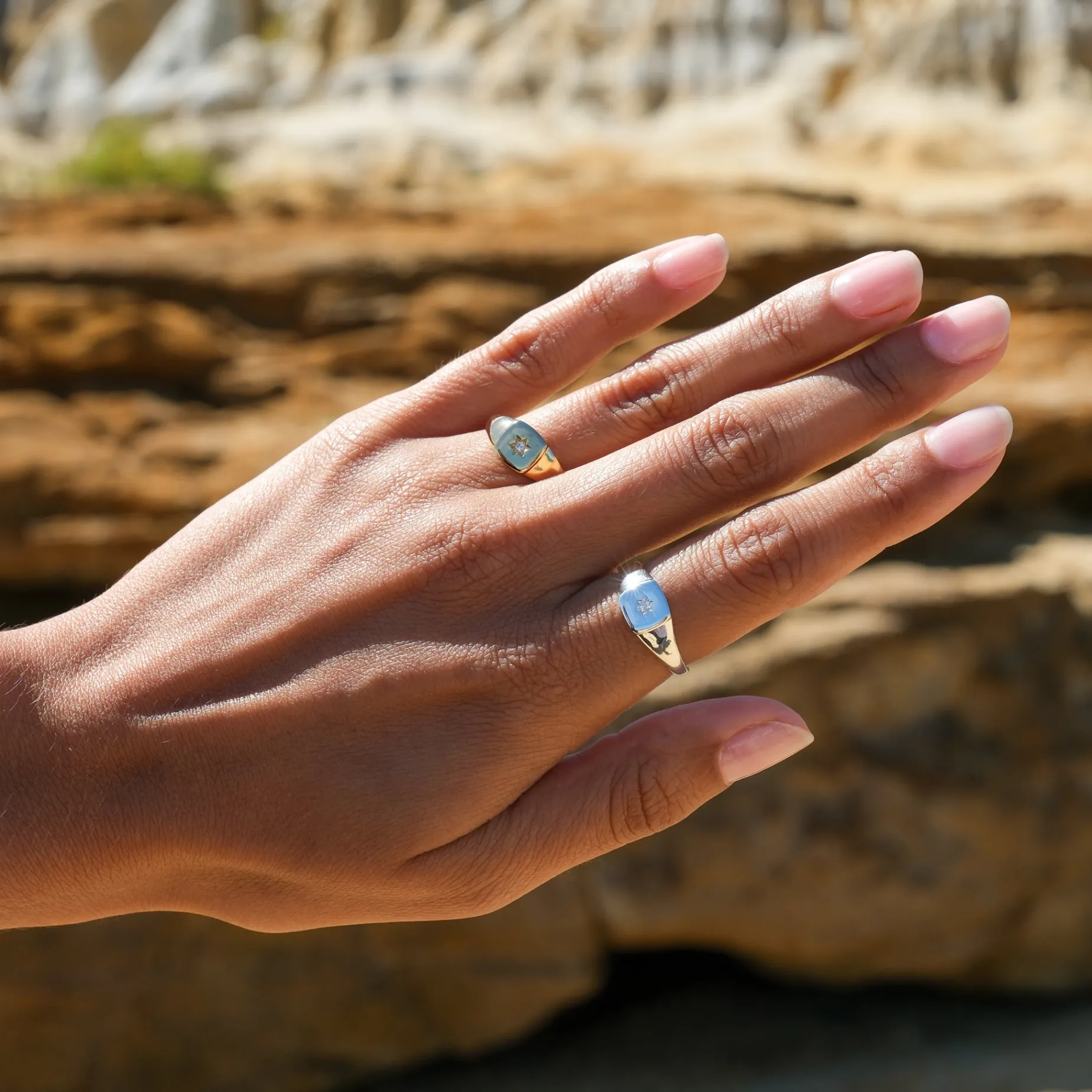 Kiss Kiss signet ring